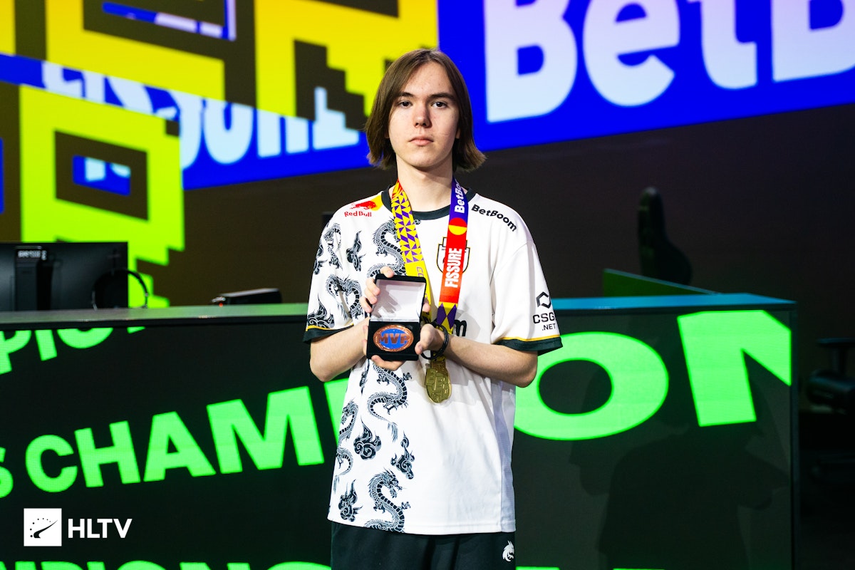 Weibo Gaming 一定会为进入世界锦标赛而战！朱凯： Xiaohu 非常聪明，是一名高度适应性的中路选手